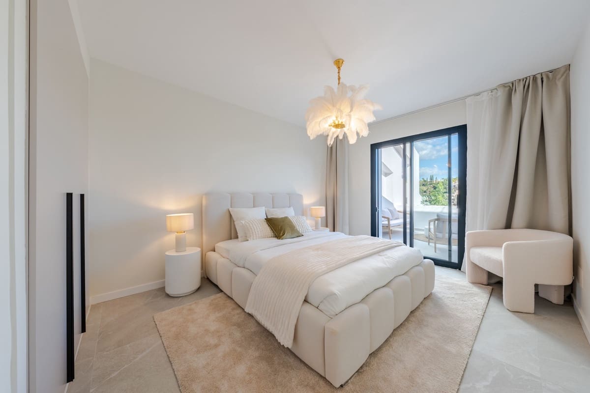 3 slaapkamer Appartement te koop in La Quinta met zwembad garage - € 835.000 (Ref: 10142148)