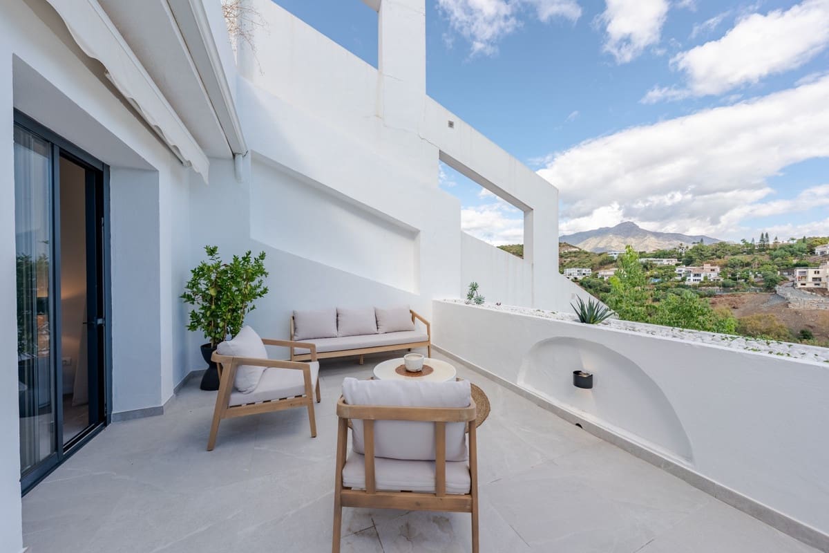 3 slaapkamer Appartement te koop in La Quinta met zwembad garage - € 835.000 (Ref: 10142148)