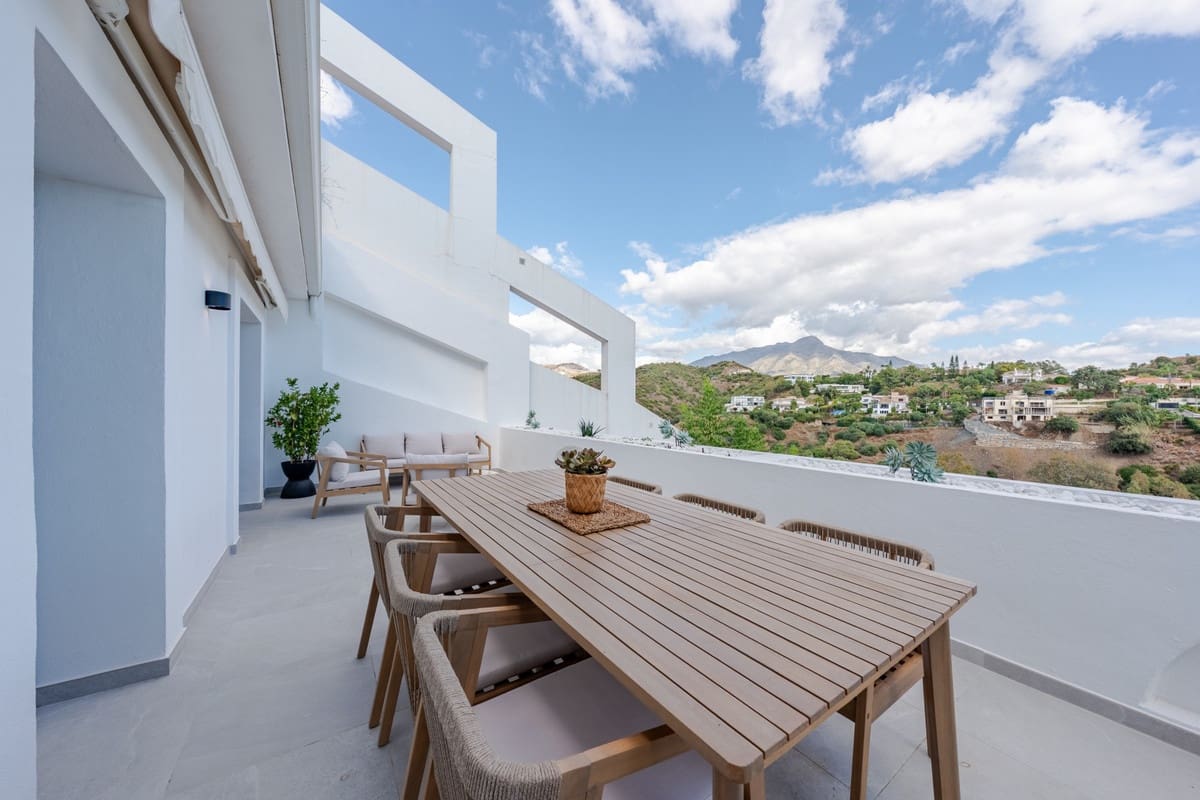 3 slaapkamer Appartement te koop in La Quinta met zwembad garage - € 835.000 (Ref: 10142148)
