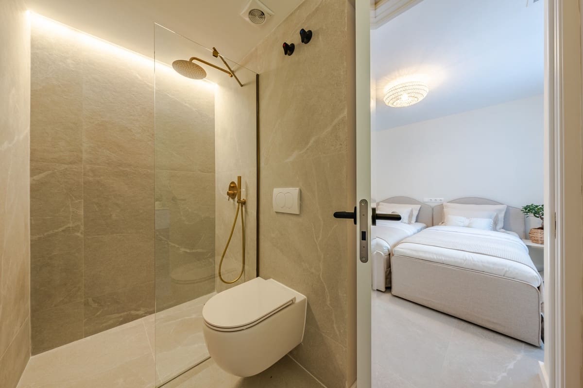 3 slaapkamer Appartement te koop in La Quinta met zwembad garage - € 835.000 (Ref: 10142148)