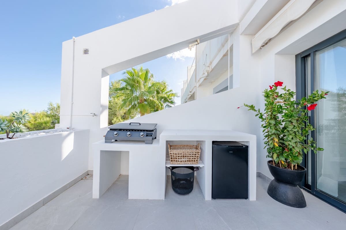 3 slaapkamer Appartement te koop in La Quinta met zwembad garage - € 835.000 (Ref: 10142148)