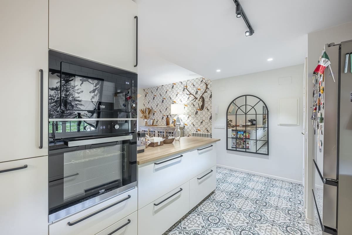 2 soverom Leilighet til salgs i Guadalmina med svømmebasseng garasje - € 460 000 (Ref: 10142169)