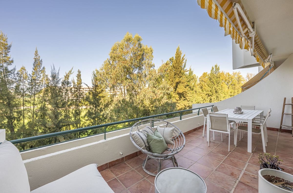 2 soverom Leilighet til salgs i Guadalmina med svømmebasseng garasje - € 460 000 (Ref: 10142169)