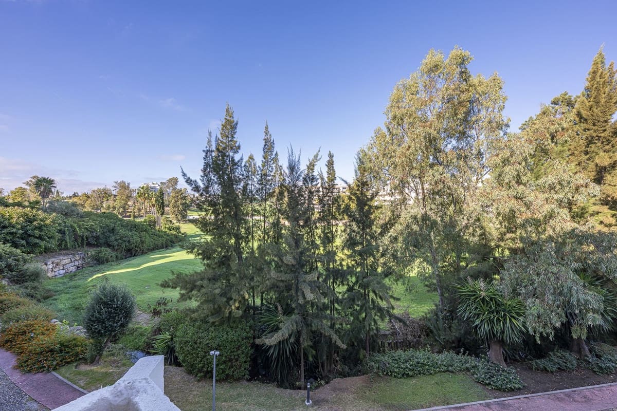 2 soverom Leilighet til salgs i Guadalmina med svømmebasseng garasje - € 460 000 (Ref: 10142169)