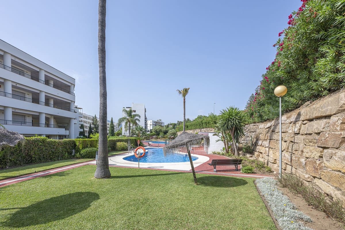 2 soverom Leilighet til salgs i Guadalmina med svømmebasseng garasje - € 460 000 (Ref: 10142169)