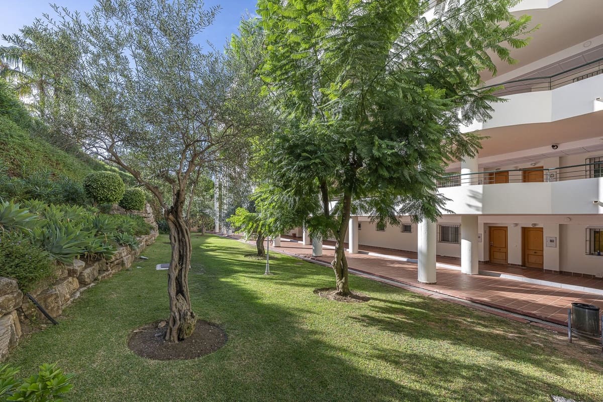 2 soverom Leilighet til salgs i Guadalmina med svømmebasseng garasje - € 460 000 (Ref: 10142169)