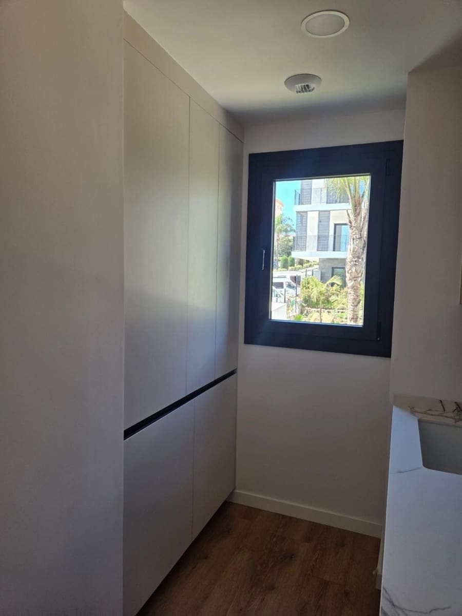 Apartamento de 3 habitaciones en Estepona en venta con piscina garaje - 649.000 € (Ref: 10142171)