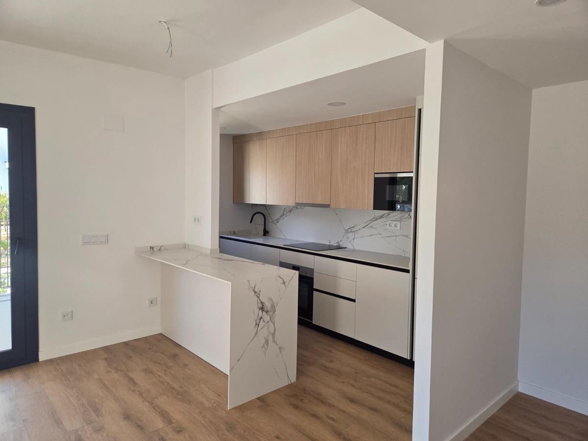 Apartamento de 3 habitaciones en Estepona en venta con piscina garaje - 649.000 € (Ref: 10142171)