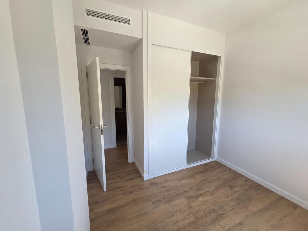 Apartamento de 3 habitaciones en Estepona en venta con piscina garaje - 649.000 € (Ref: 10142171)