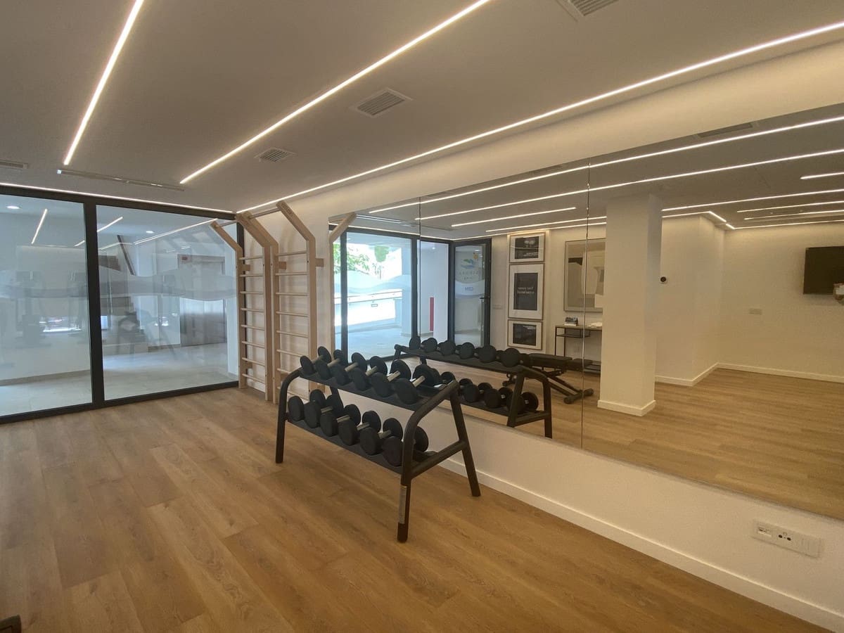 Apartamento de 3 habitaciones en Estepona en venta con piscina garaje - 649.000 € (Ref: 10142171)