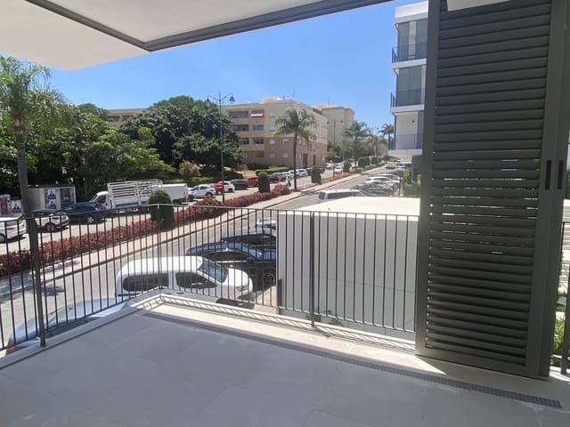 Apartamento de 3 habitaciones en Puerto de Estepona, Estepona en venta con piscina garaje - 649.000 € (Ref: 10142171)