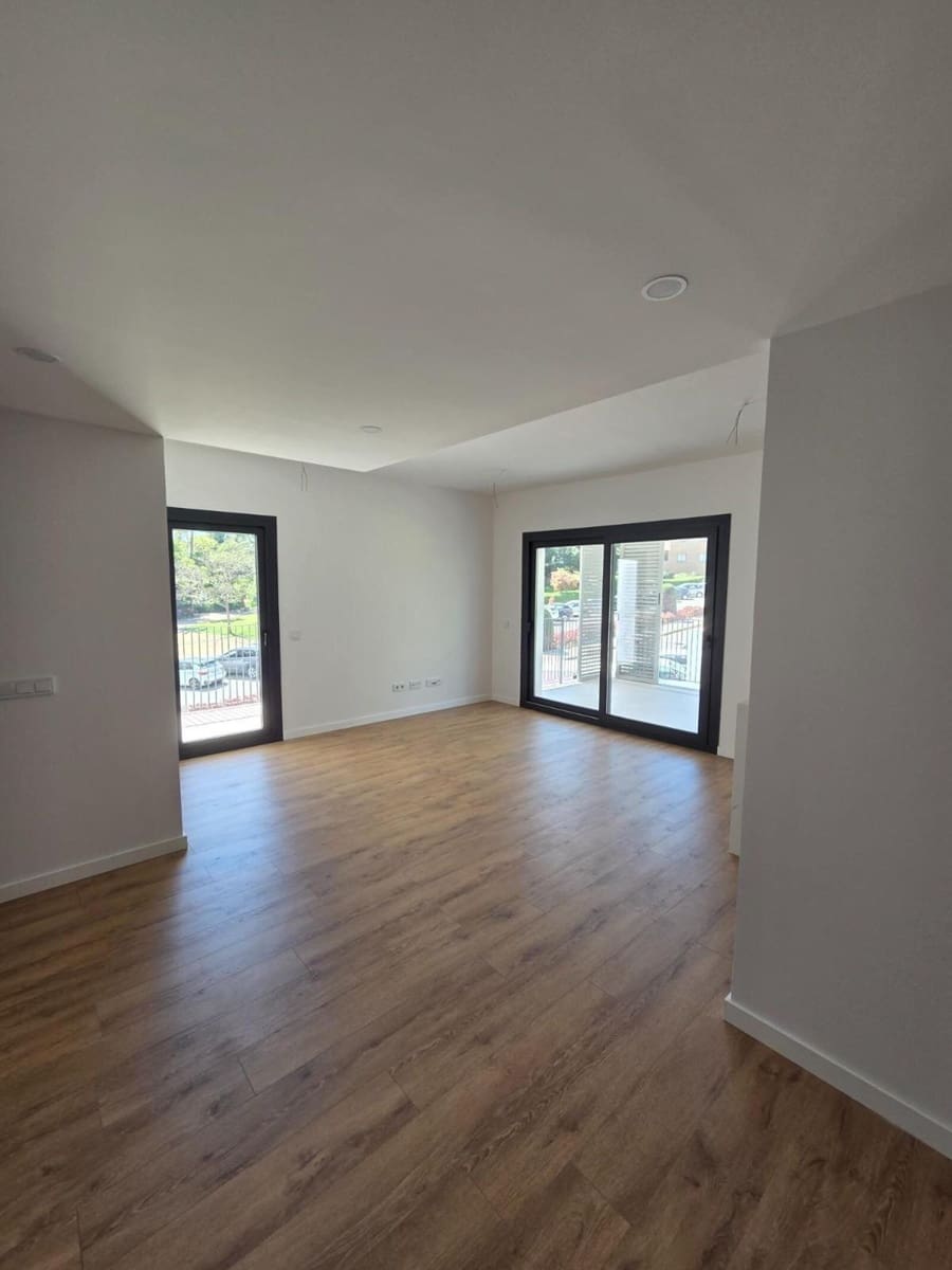 Apartamento de 3 habitaciones en Estepona en venta con piscina garaje - 649.000 € (Ref: 10142171)