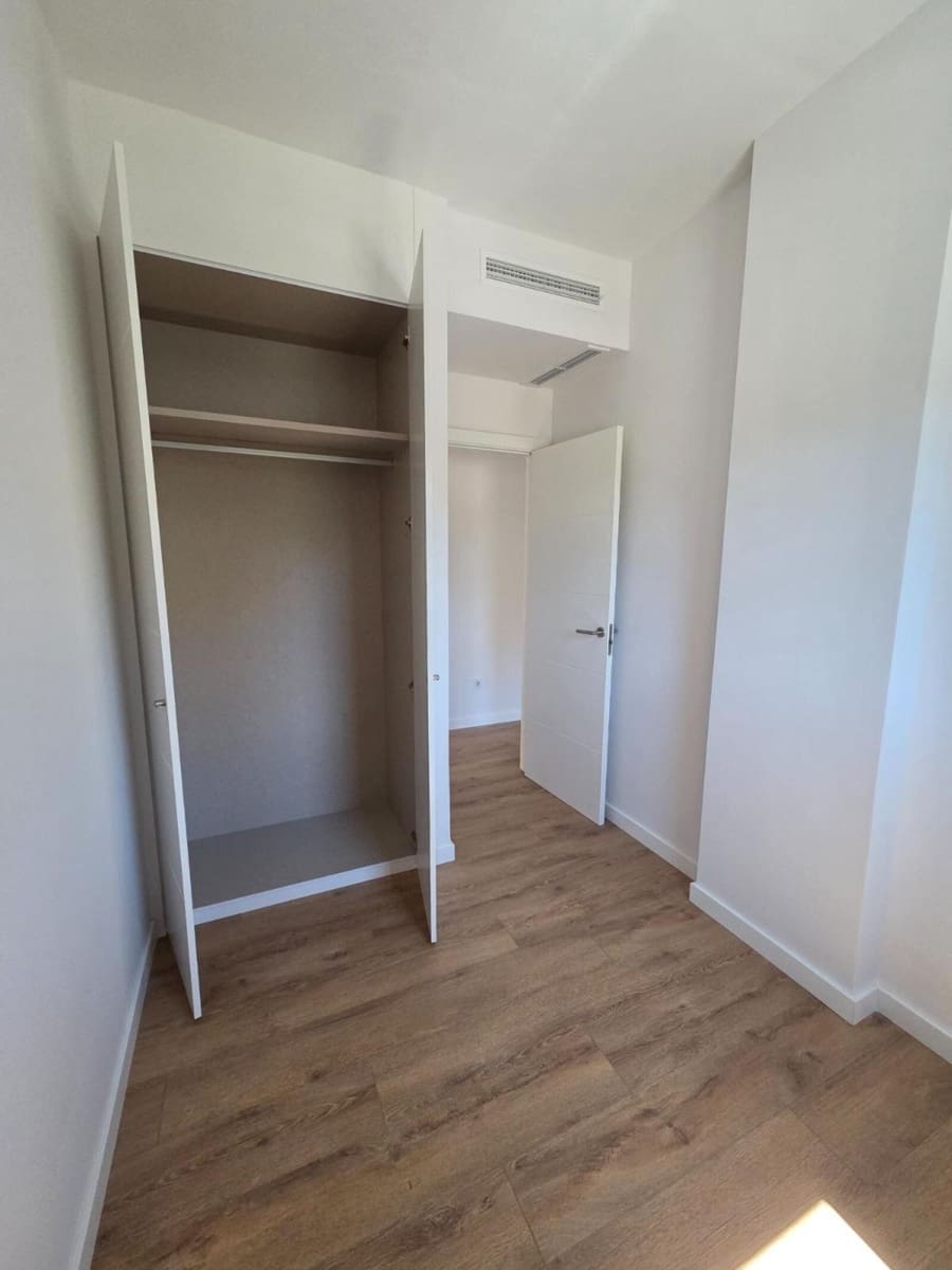 Apartamento de 3 habitaciones en Estepona en venta con piscina garaje - 649.000 € (Ref: 10142171)