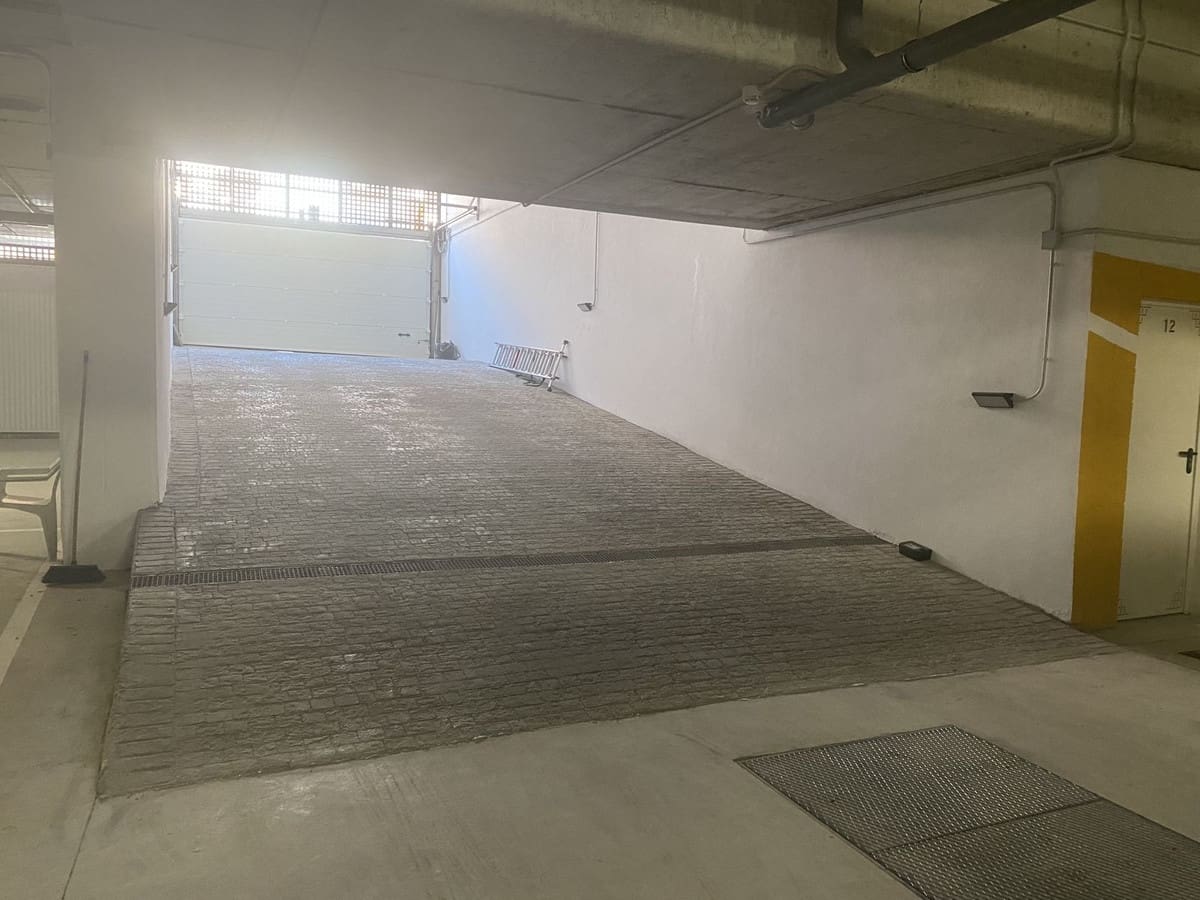 Apartamento de 3 habitaciones en Estepona en venta con piscina garaje - 649.000 € (Ref: 10142171)
