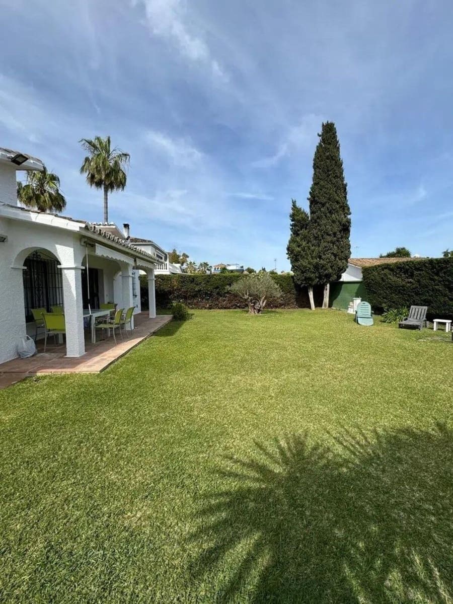 3 soverom Villa til salgs i Estepona med garasje - € 1 050 000 (Ref: 10142174)