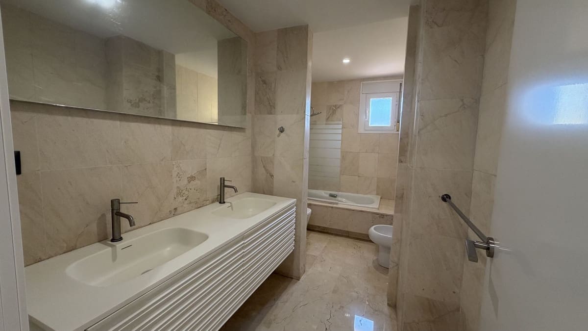 3 soverom Leilighet til salgs i Guadalmina med svømmebasseng garasje - € 850 000 (Ref: 10142176)