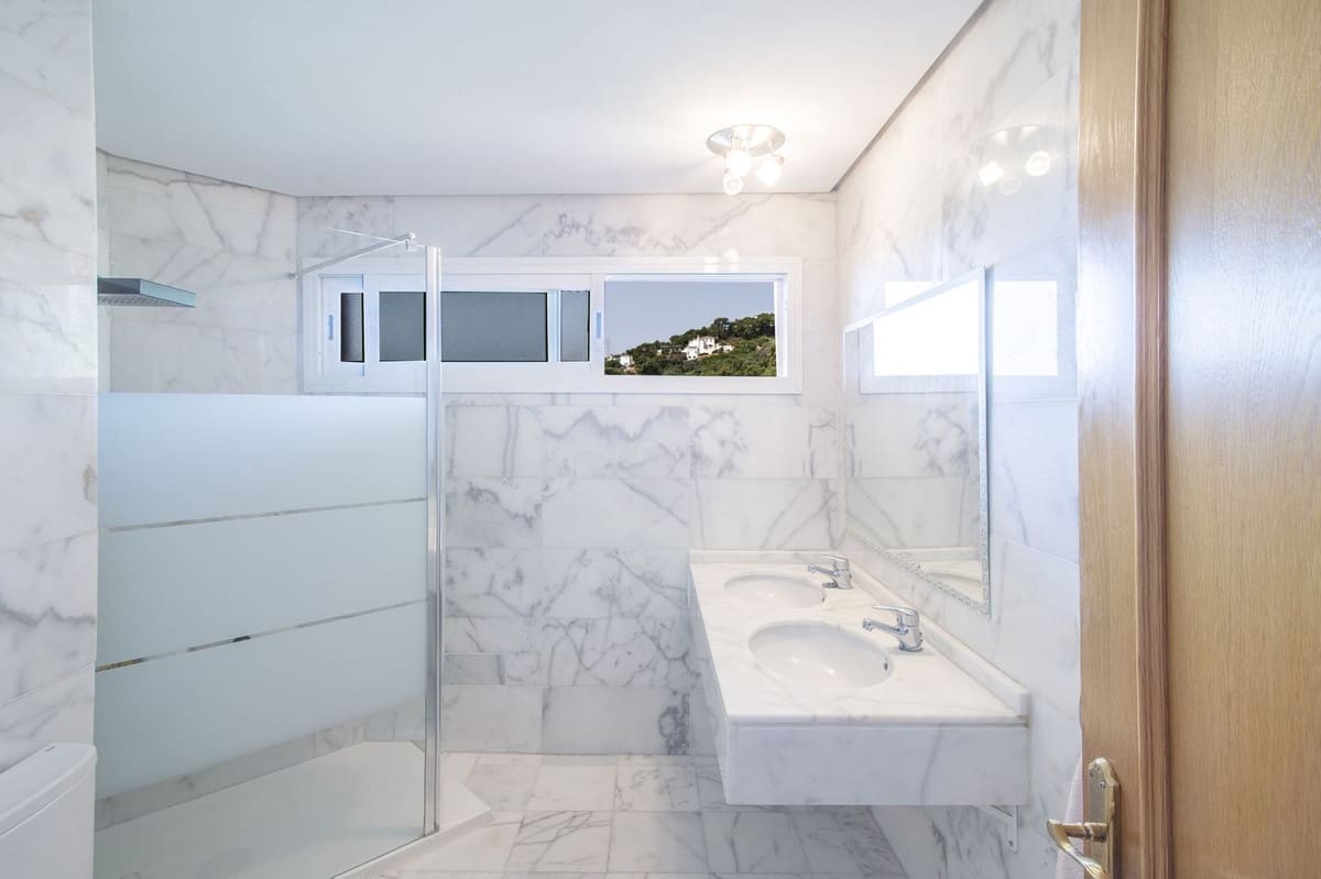 3 soverom Villa til salgs i Estepona med svømmebasseng garasje - € 390 000 (Ref: 10142181)
