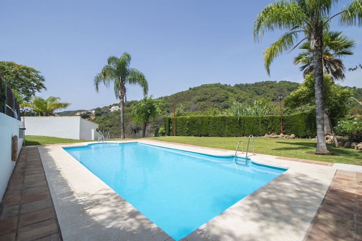 3 soverom Villa til salgs i Estepona med svømmebasseng garasje - € 390 000 (Ref: 10142181)