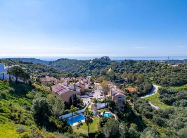 3 soverom Villa til salgs i Altos de Estepona, Estepona med svømmebasseng garasje - € 390 000 (Ref: 10142181)