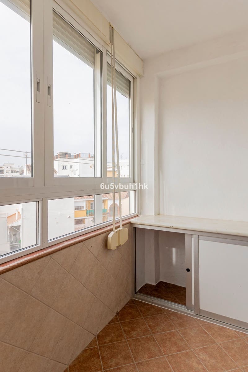 3 soveværelse Lejlighed til salg i Fuengirola med garage - € 198.000 (Ref: 10142200)