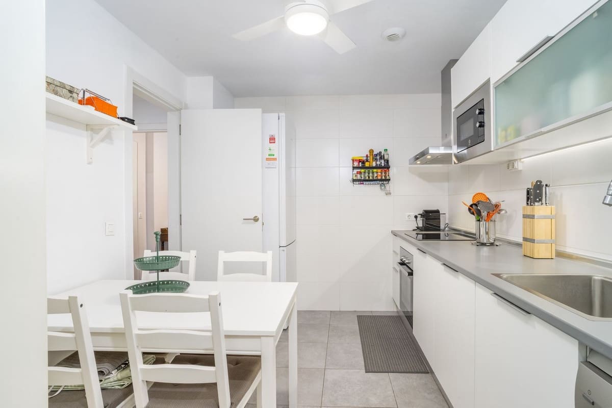 3 bedroom Apartment for sale in Estepona with pool garage - € 430,000 (Ref: 10142204)