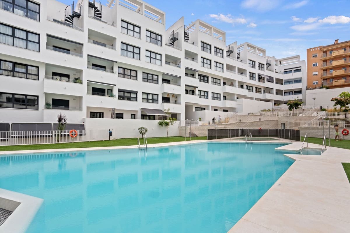 3 bedroom Apartment for sale in Estepona with pool garage - € 430,000 (Ref: 10142204)