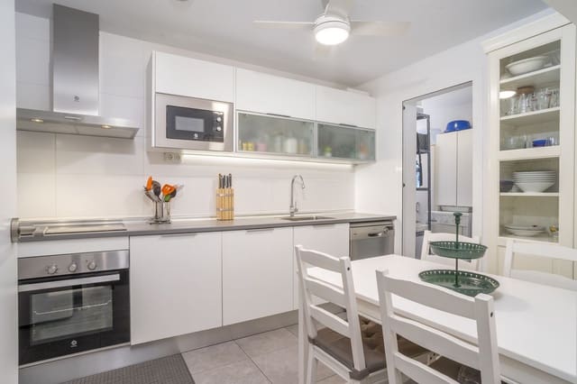 3 bedroom Apartment for sale in Centro, Estepona with pool garage - € 430,000 (Ref: 10142204)