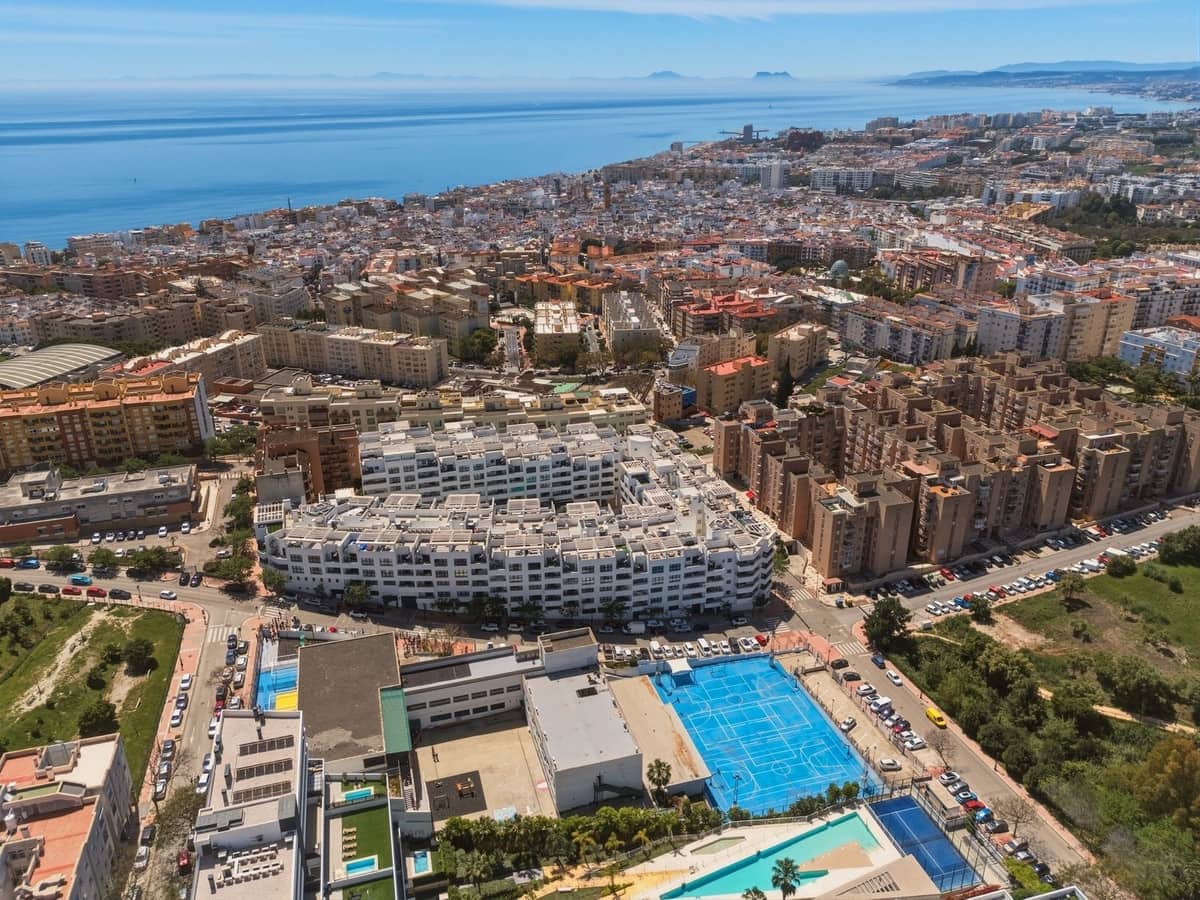 3 bedroom Apartment for sale in Estepona with pool garage - € 430,000 (Ref: 10142204)