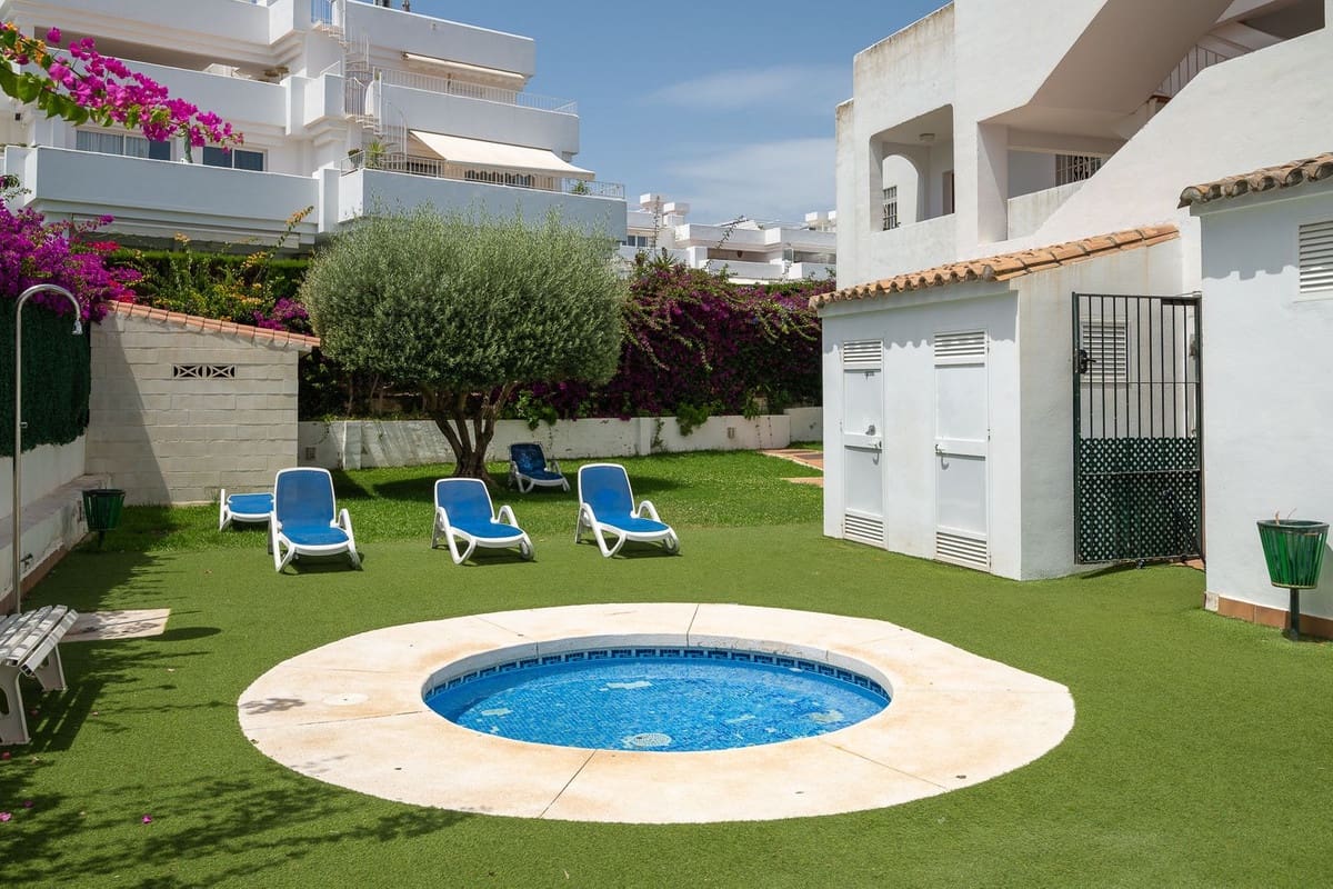 2 bedroom Apartment for sale in El Paraiso with pool - € 349,900 (Ref: 10142280)