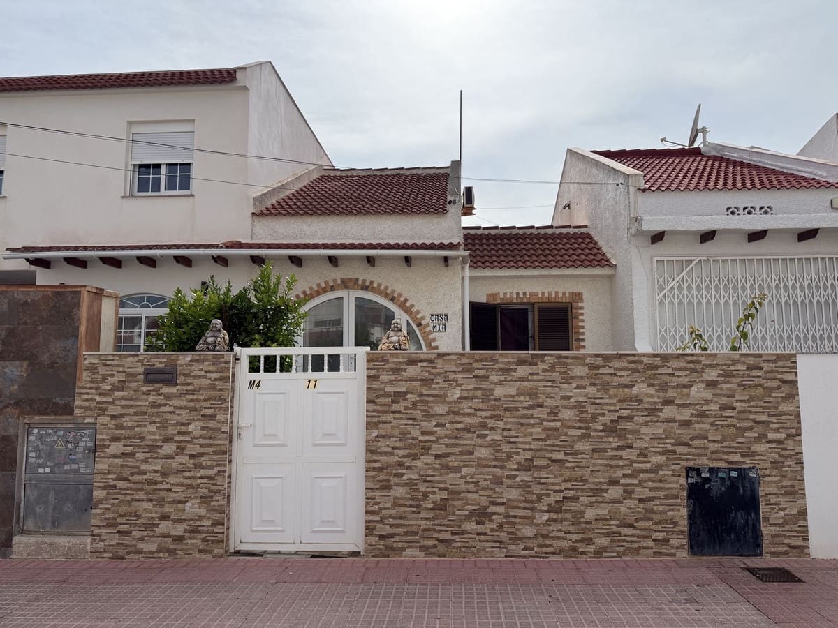 3 soveværelse Byhus til salg i Torrevieja med swimmingpool - € 174.900 (Ref: 10142323)