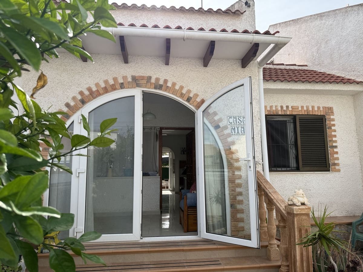 3 soveværelse Byhus til salg i Torrevieja med swimmingpool - € 174.900 (Ref: 10142323)
