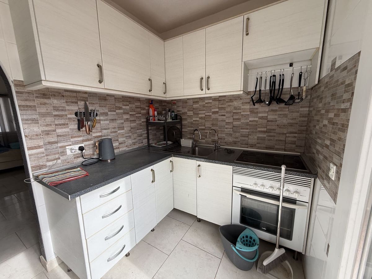 3 soveværelse Byhus til salg i Torrevieja med swimmingpool - € 174.900 (Ref: 10142323)