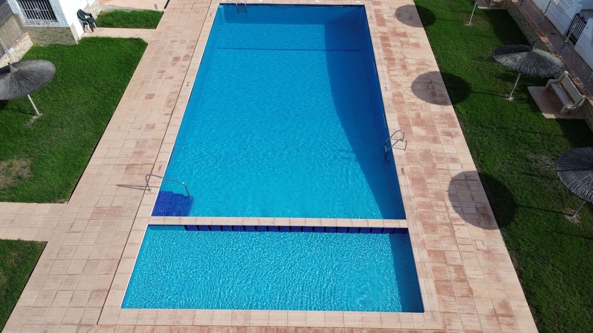 3 soveværelse Byhus til salg i Torrevieja med swimmingpool - € 174.900 (Ref: 10142323)