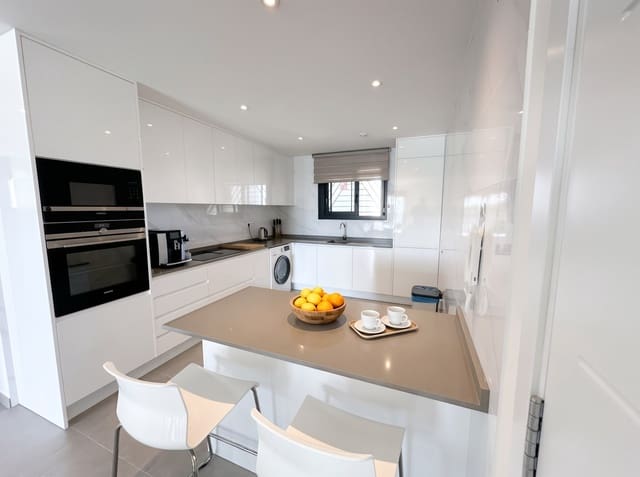 2 slaapkamer Penthouse te koop in Las Filipinas met zwembad garage - € 349.500 (Ref: 10142702)