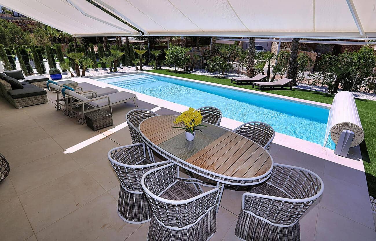 4 Zimmer Villa zu verkaufen in Las Colinas Golf mit Pool Garage - 950.000 € (Ref: 10142736)