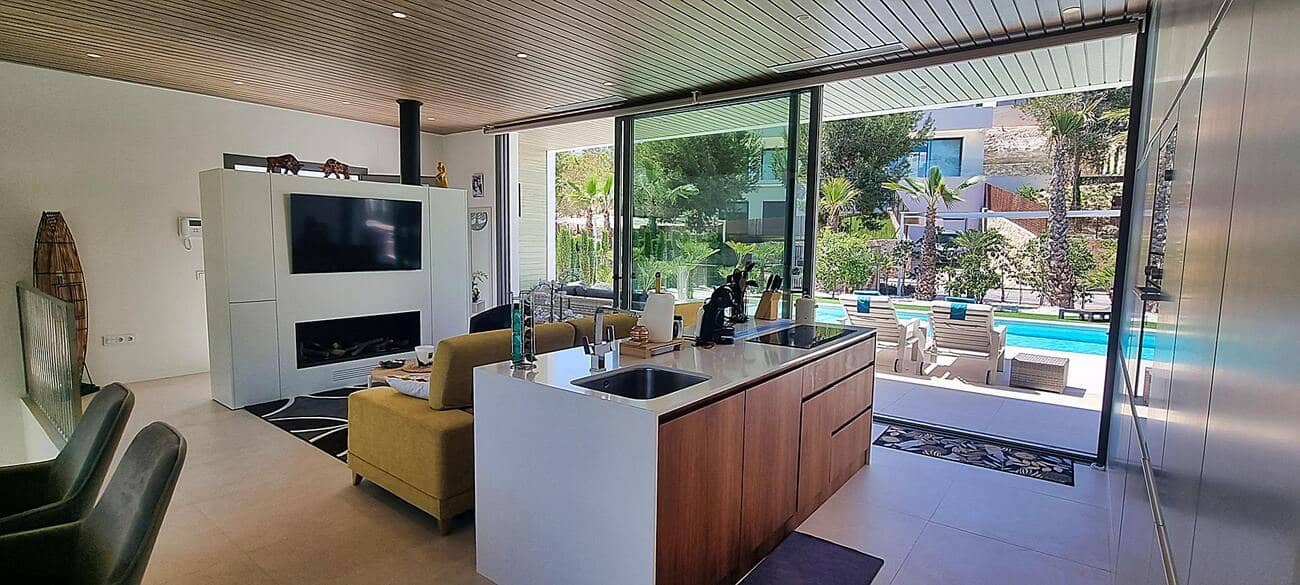 4 Zimmer Villa zu verkaufen in Las Colinas Golf mit Pool Garage - 950.000 € (Ref: 10142736)