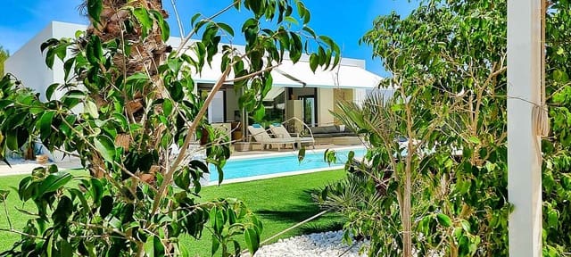 4 Zimmer Villa zu verkaufen in Las Colinas Golf, Orihuela mit Pool Garage - 950.000 € (Ref: 10142736)