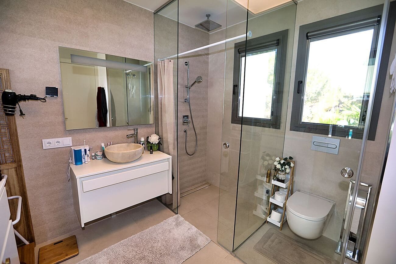 4 Zimmer Villa zu verkaufen in Las Colinas Golf mit Pool Garage - 950.000 € (Ref: 10142736)
