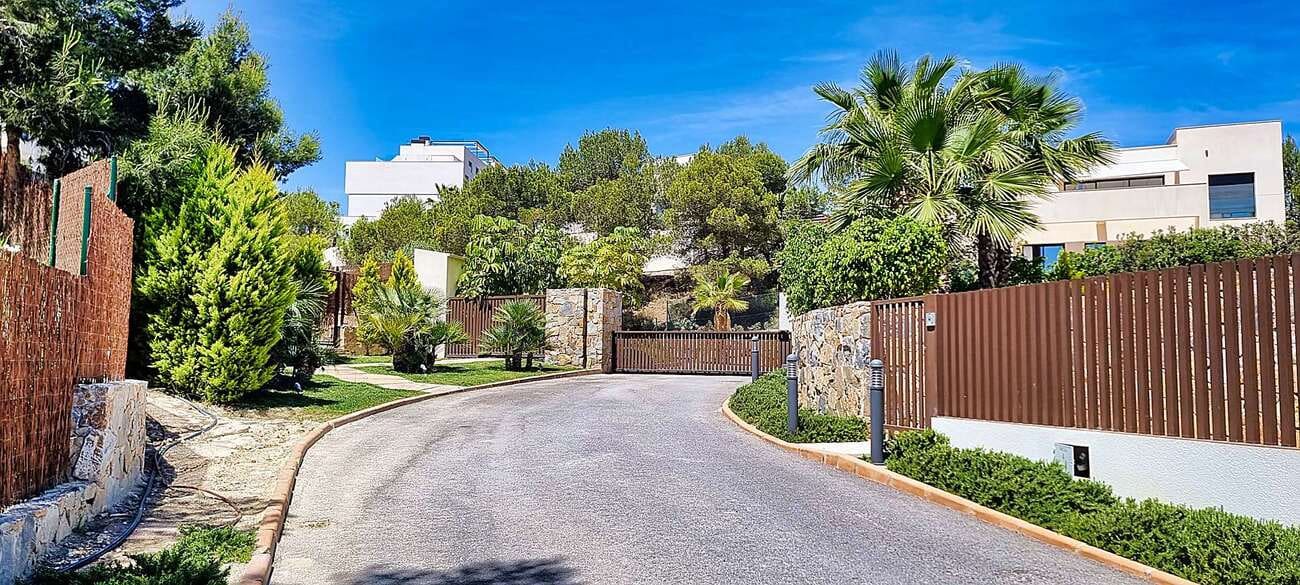 4 Zimmer Villa zu verkaufen in Las Colinas Golf mit Pool Garage - 950.000 € (Ref: 10142736)