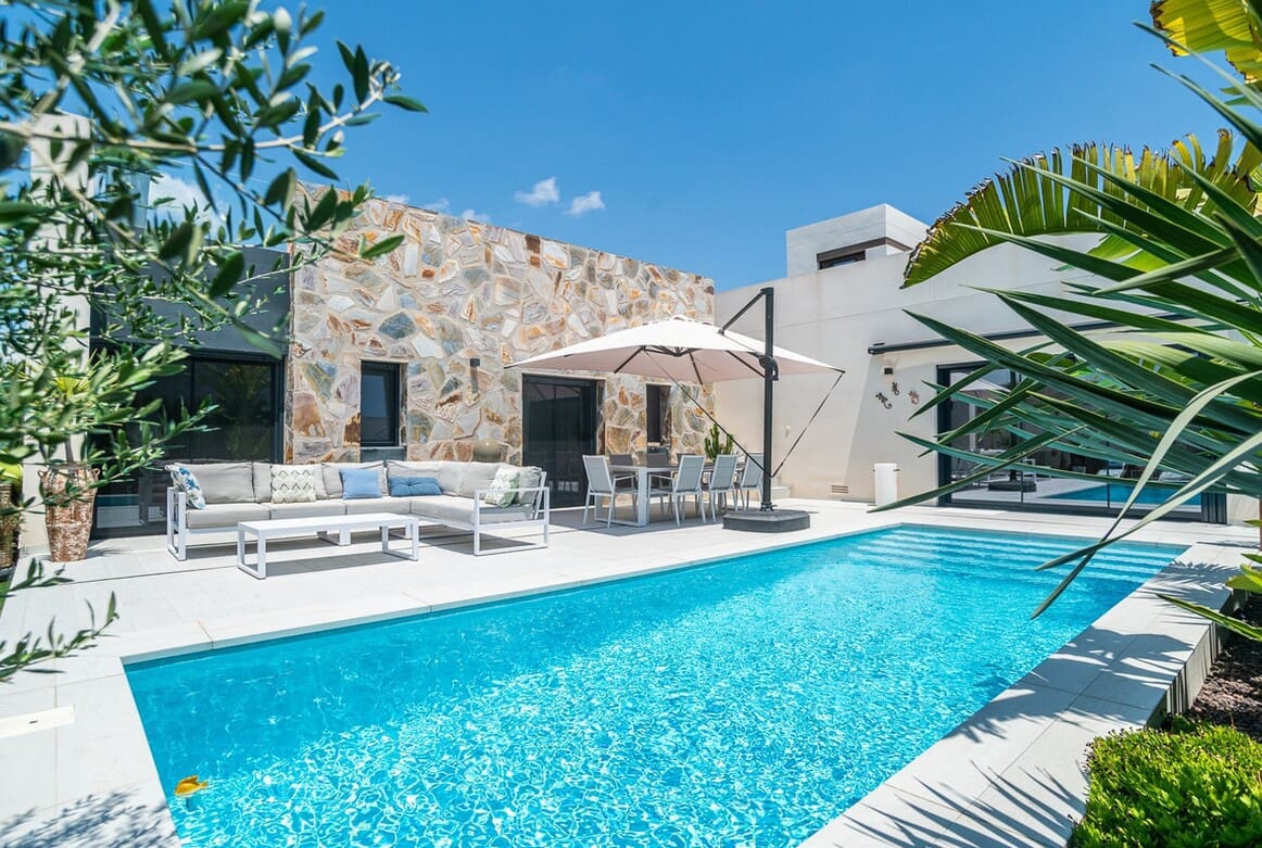 3 bedroom Villa for sale in Algorfa with pool garage - € 590,000 (Ref: 10142811)
