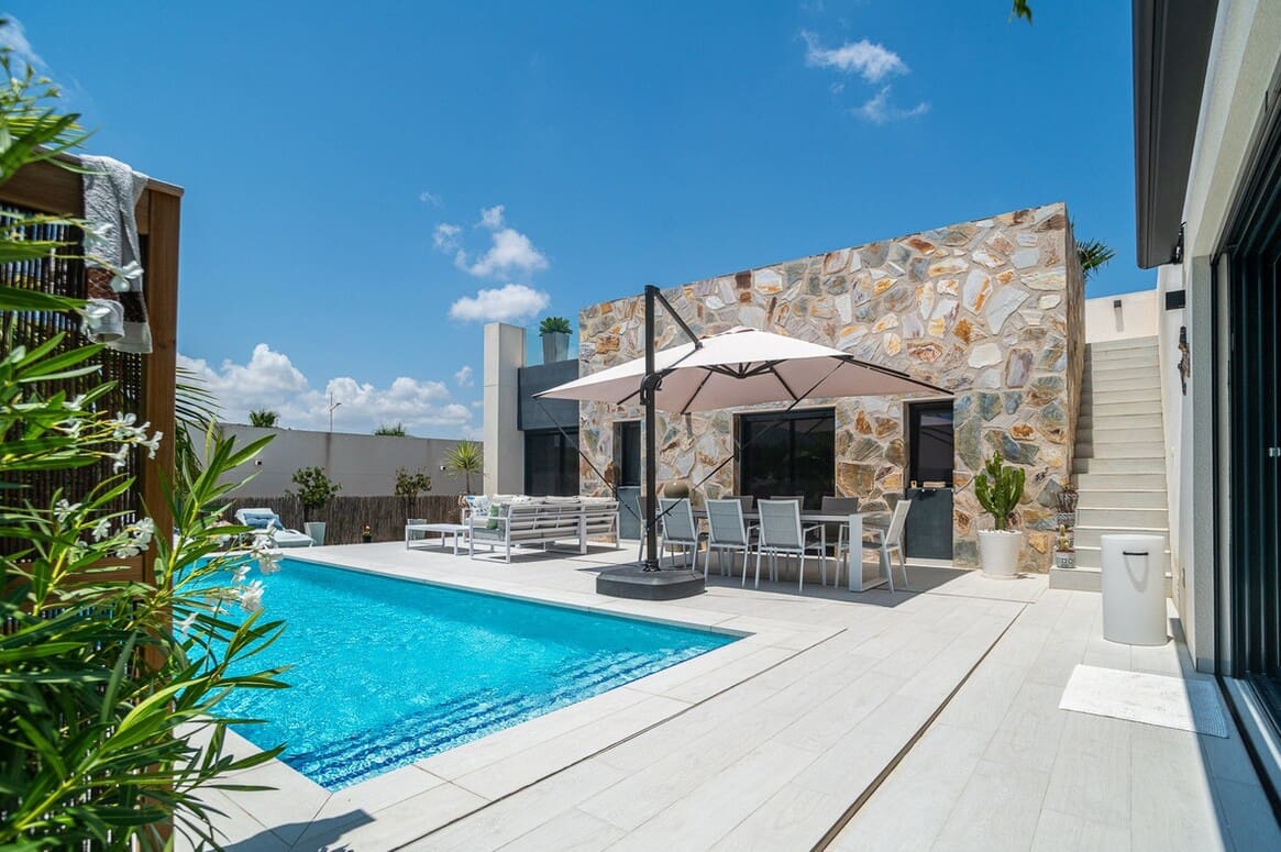 3 bedroom Villa for sale in Algorfa with pool garage - € 590,000 (Ref: 10142811)
