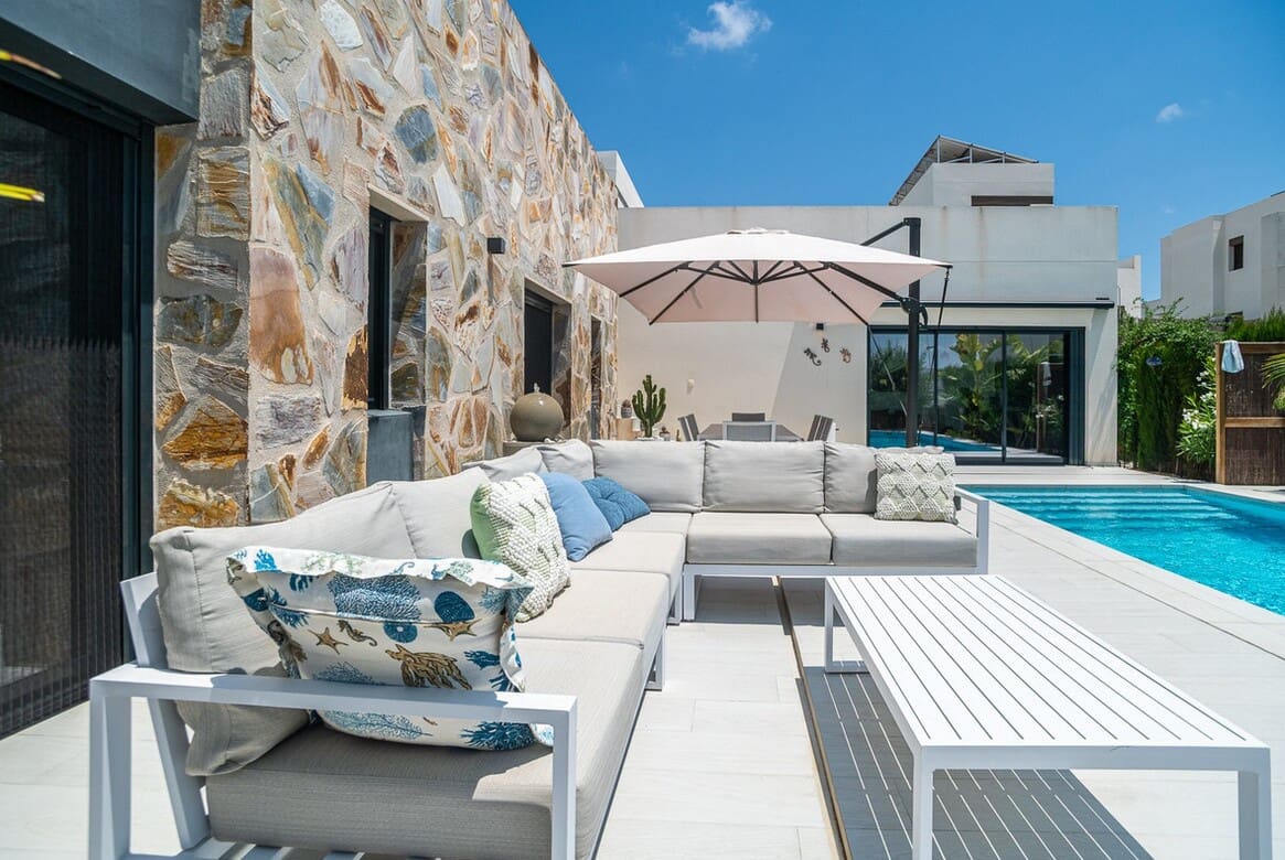 3 bedroom Villa for sale in Algorfa with pool garage - € 590,000 (Ref: 10142811)
