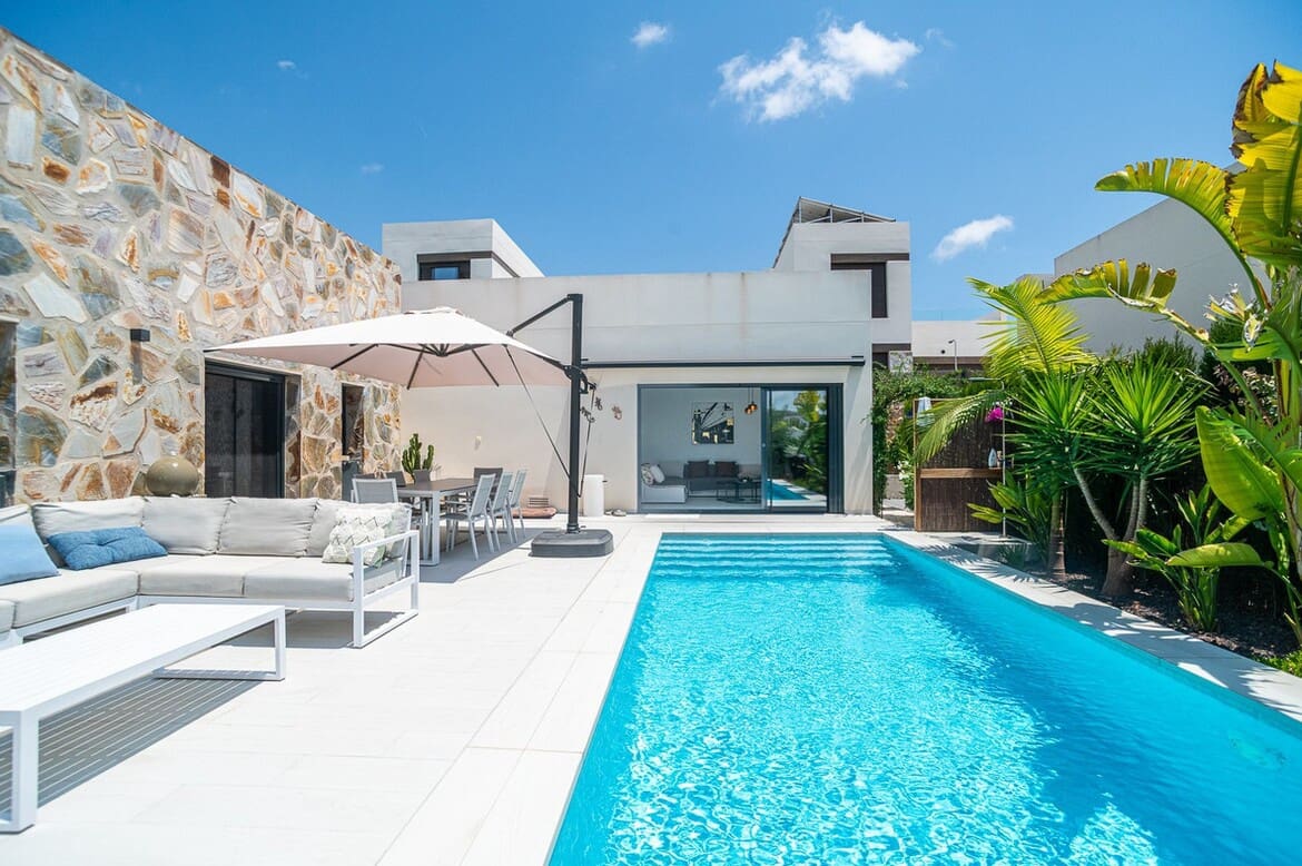 3 bedroom Villa for sale in Algorfa with pool garage - € 590,000 (Ref: 10142811)