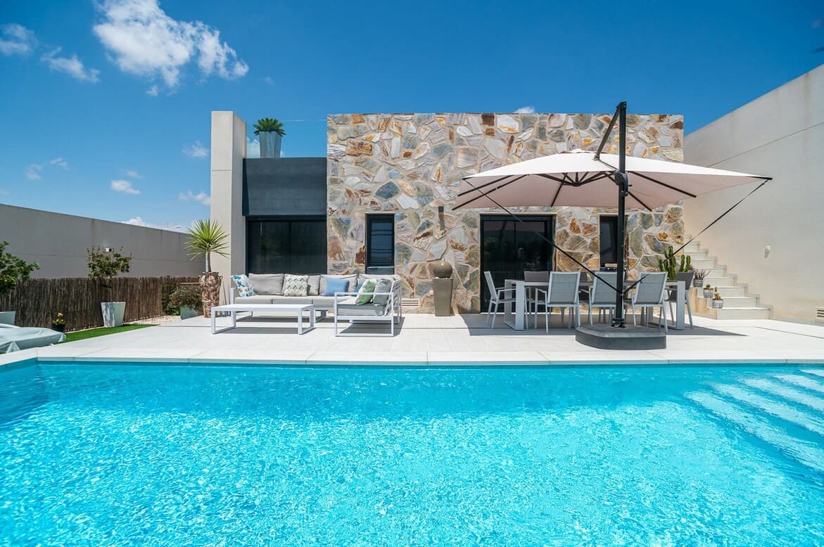 3 bedroom Villa for sale in Algorfa with pool garage - € 590,000 (Ref: 10142811)