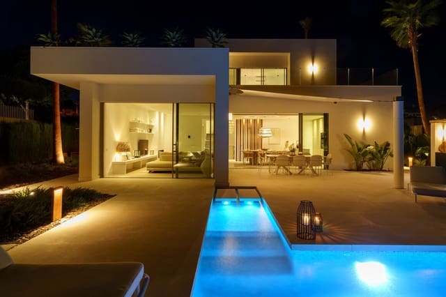 Chalet de 5 habitaciones en Las Colinas Golf, Orihuela en venta con piscina garaje - 1.995.000 € (Ref: 10142813)