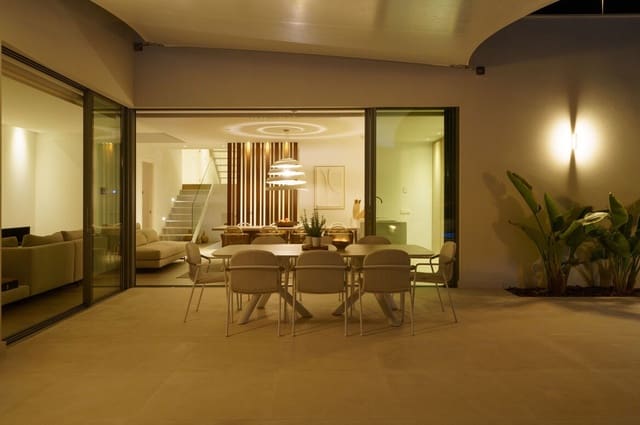 Chalet de 5 habitaciones en Las Colinas Golf, Orihuela en venta con piscina garaje - 1.995.000 € (Ref: 10142813)