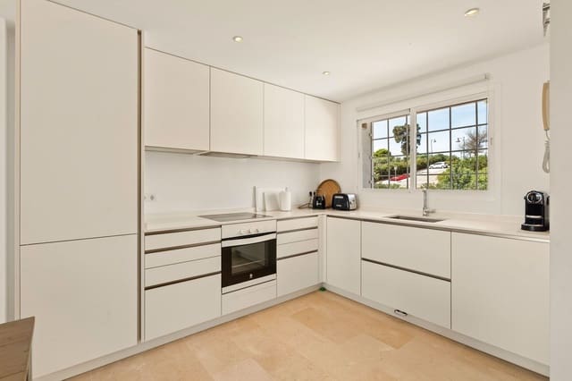 3 soverom Hus til salgs i El Paraiso, Estepona med svømmebasseng garasje - € 749 000 (Ref: 10143018)