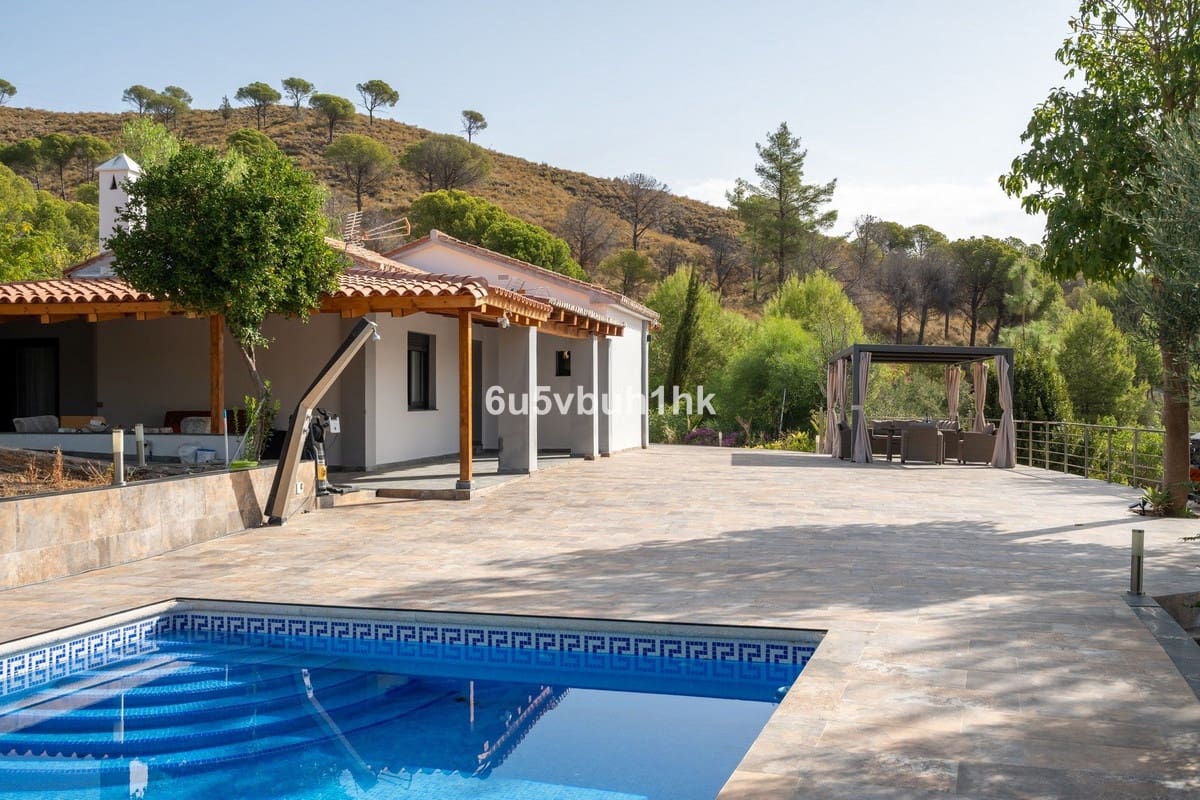 3 soveværelse Finca/Landehus til salg i Casarabonela med swimmingpool - € 425.000 (Ref: 10143023)