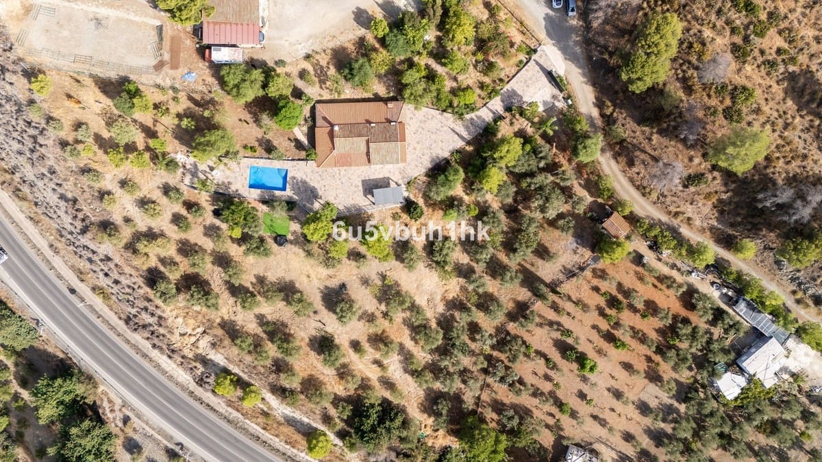 3 soveværelse Finca/Landehus til salg i Casarabonela med swimmingpool - € 425.000 (Ref: 10143023)