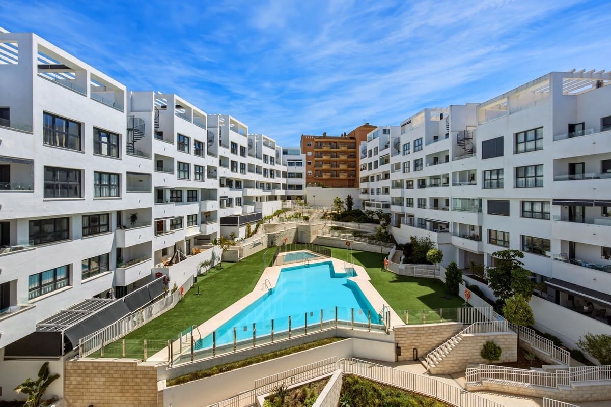 3 chambre Appartement à vendre à Estepona avec piscine garage - 430 000 € (Ref: 10143031)